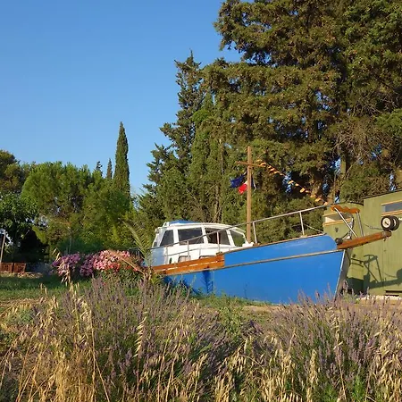 D'acanthe 3* Montfaucon (Gard)